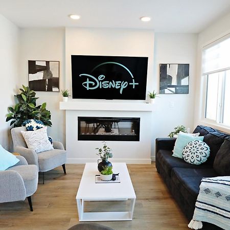 Stylish Home With 3 King Beds,Garage,Disney+ Edmonton Eksteriør bilde