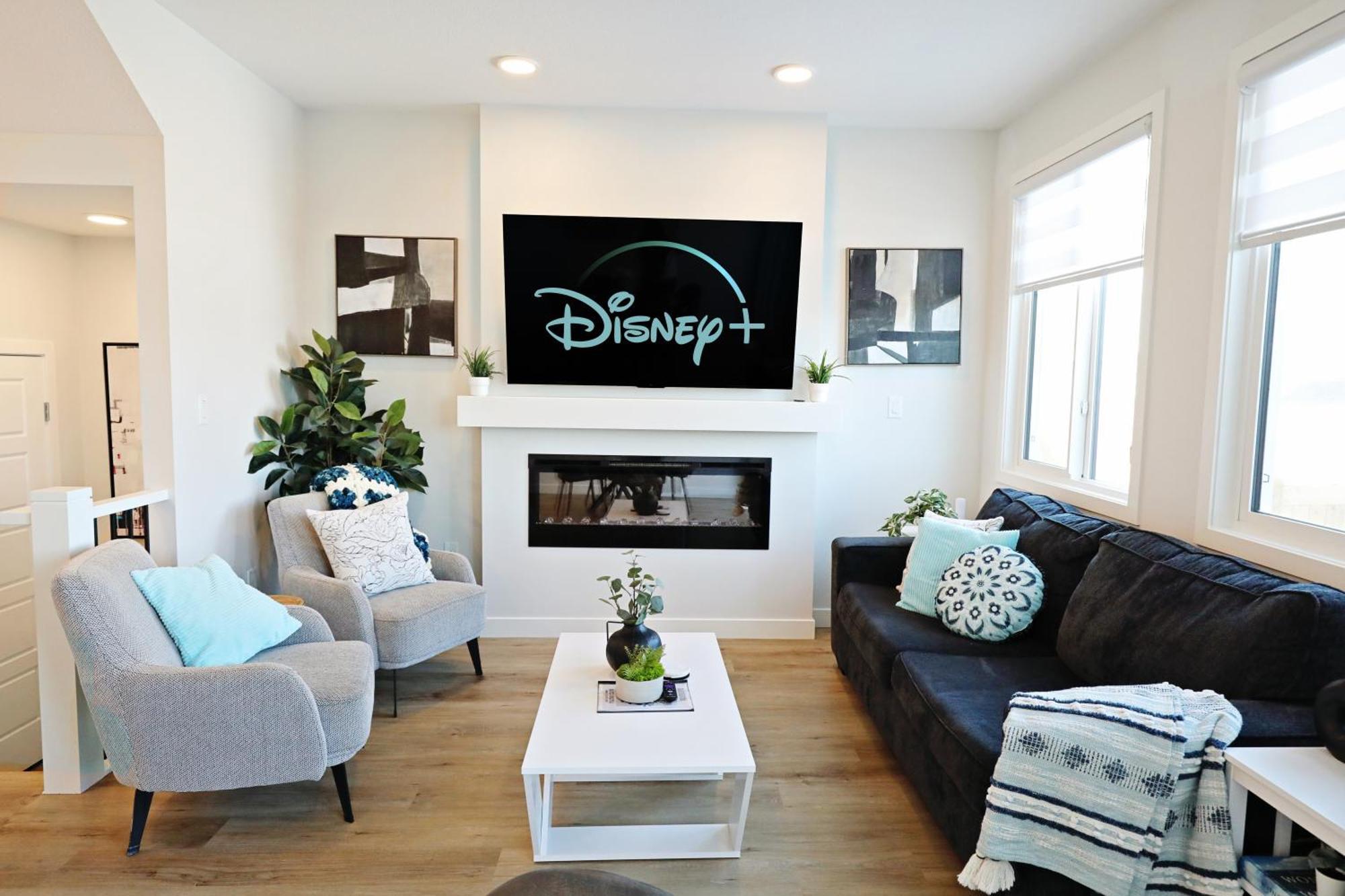 Stylish Home With 3 King Beds,Garage,Disney+ Edmonton Eksteriør bilde