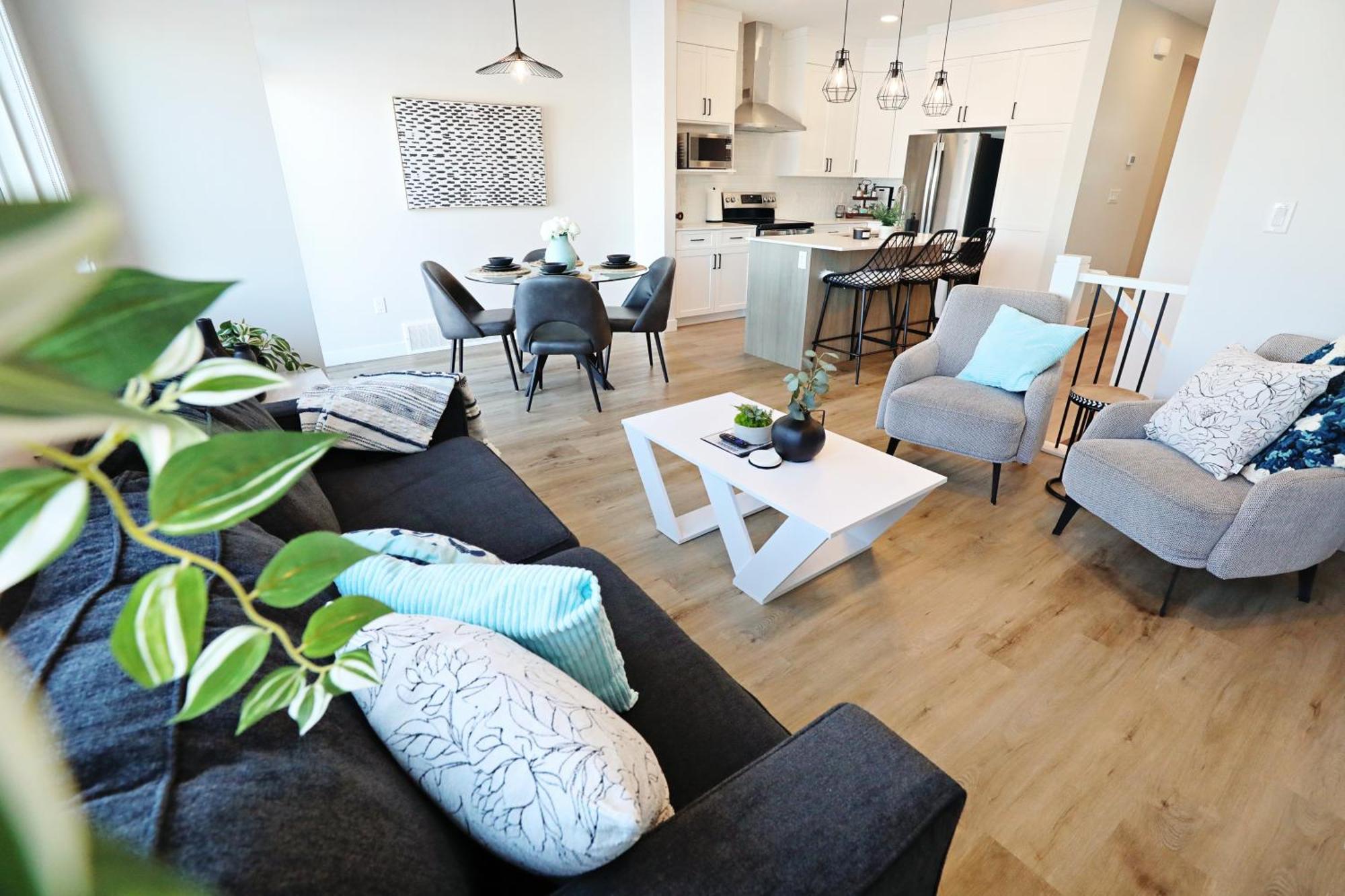 Stylish Home With 3 King Beds,Garage,Disney+ Edmonton Eksteriør bilde